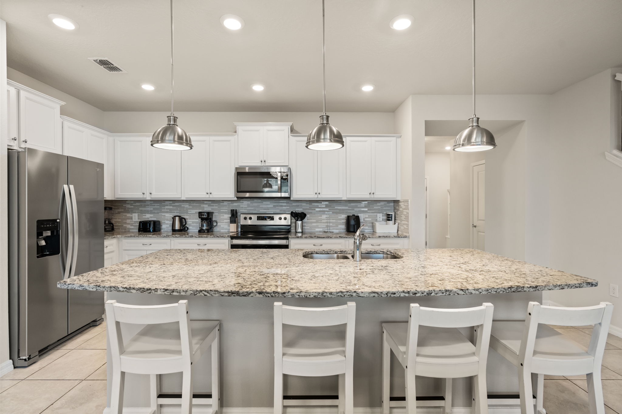 Kitchen — 3745 Pacific Lane, photo 9 of 83