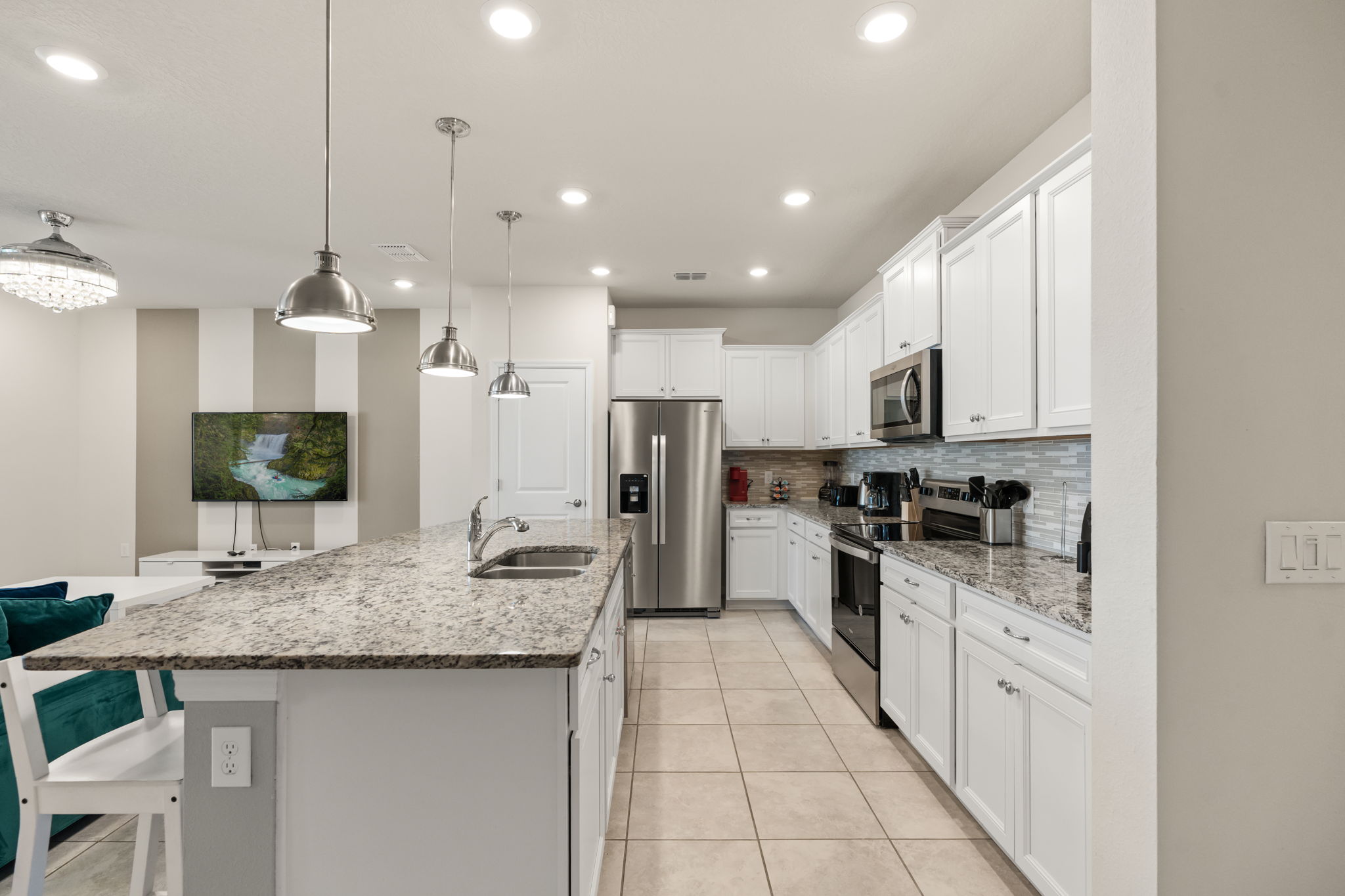Kitchen — 3745 Pacific Lane, photo 10 of 83