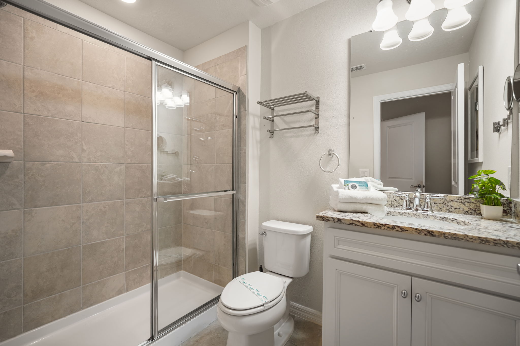 Bathroom — 3745 Pacific Lane, photo 35 of 82