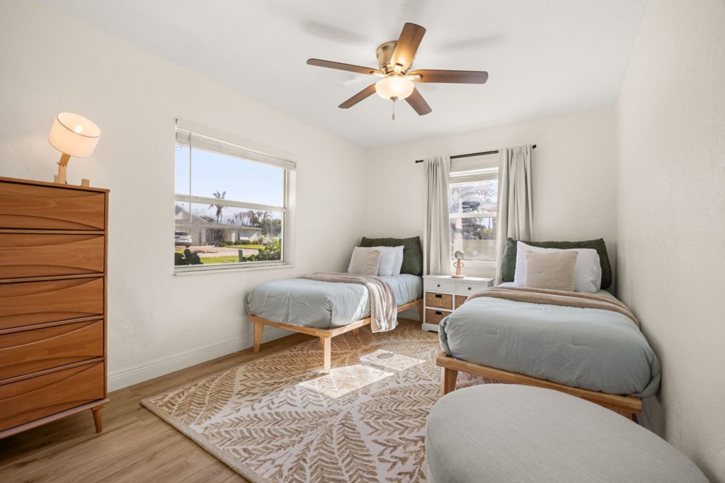 Bedroom 3 — 125 W Gadsden Lane, photo 20 of 48