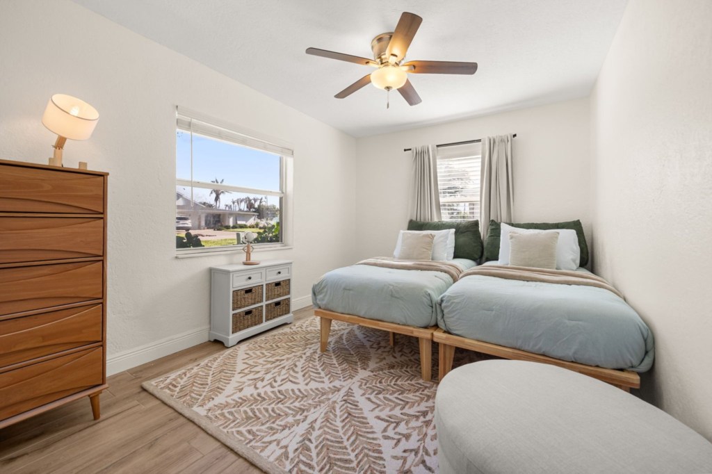 Bedroom 3 — 125 W Gadsden Lane, photo 22 of 48