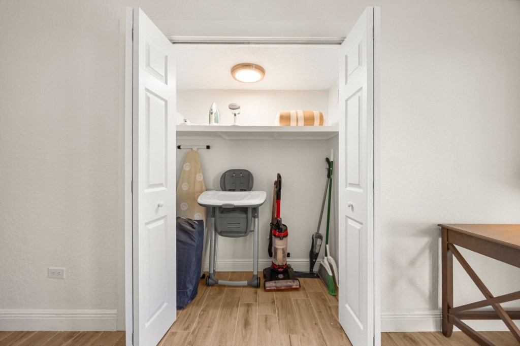High Chair & Pack 'N Play — 125 W Gadsden Lane, photo 29 of 48