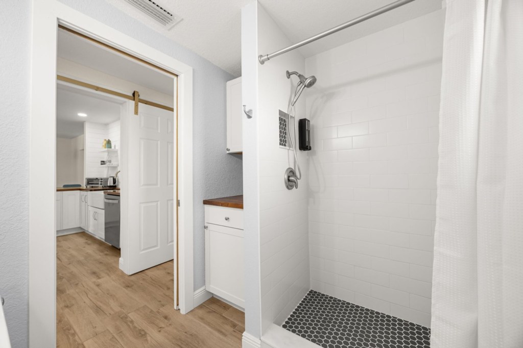 Bathroom — 125 W Gadsden Lane, photo 31 of 48