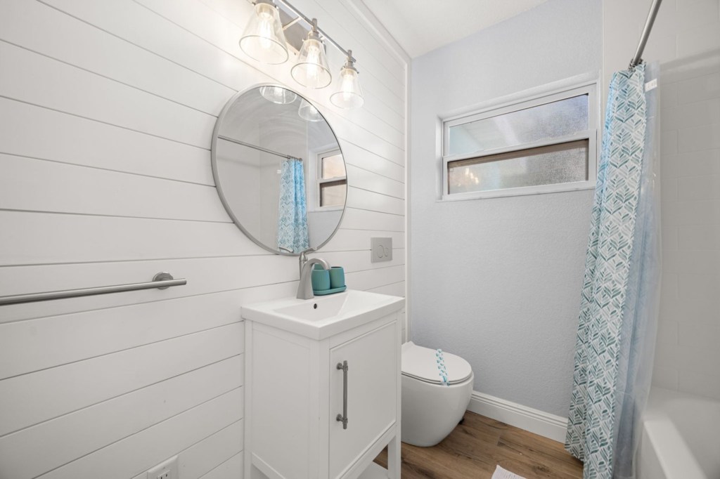 Bathroom — 125 W Gadsden Lane, photo 33 of 48