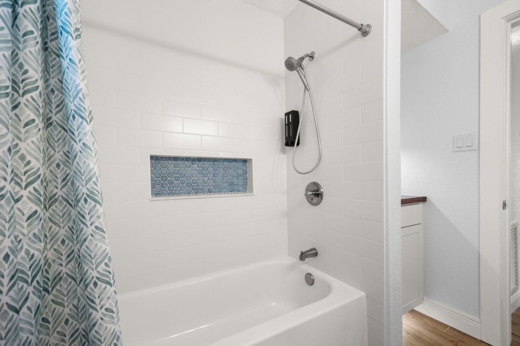 Bathroom — 125 W Gadsden Lane, photo 34 of 48
