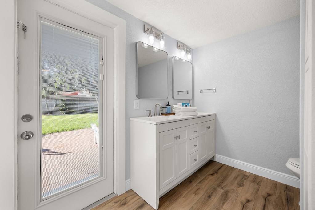 Bathroom — 125 W Gadsden Lane, photo 35 of 48