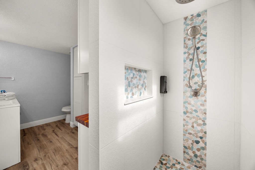 Bathroom — 125 W Gadsden Lane, photo 37 of 48