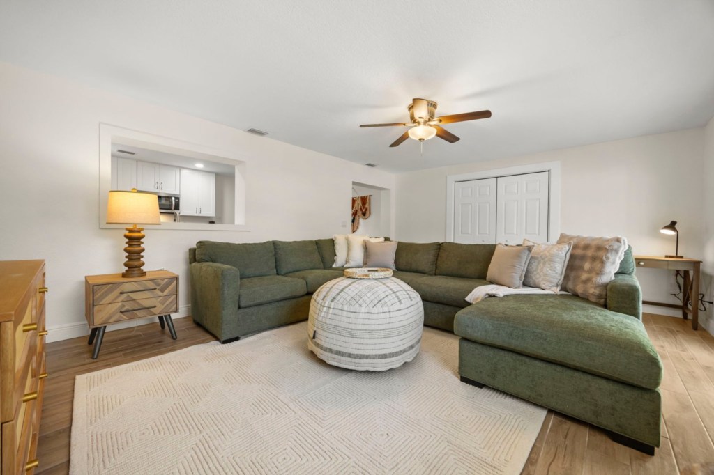 Living Room — 125 W Gadsden Lane, photo 6 of 48