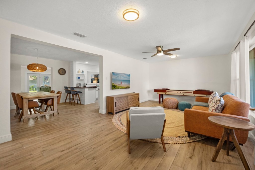 Family Room — 125 W Gadsden Lane, photo 8 of 48