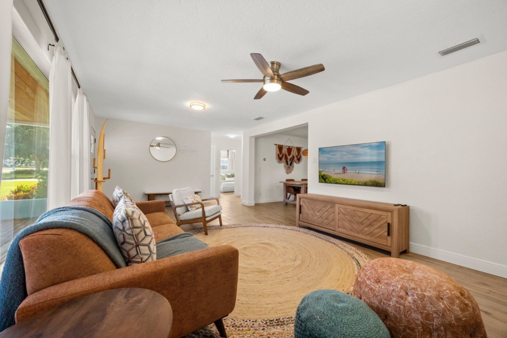 Family Room — 125 W Gadsden Lane, photo 9 of 48
