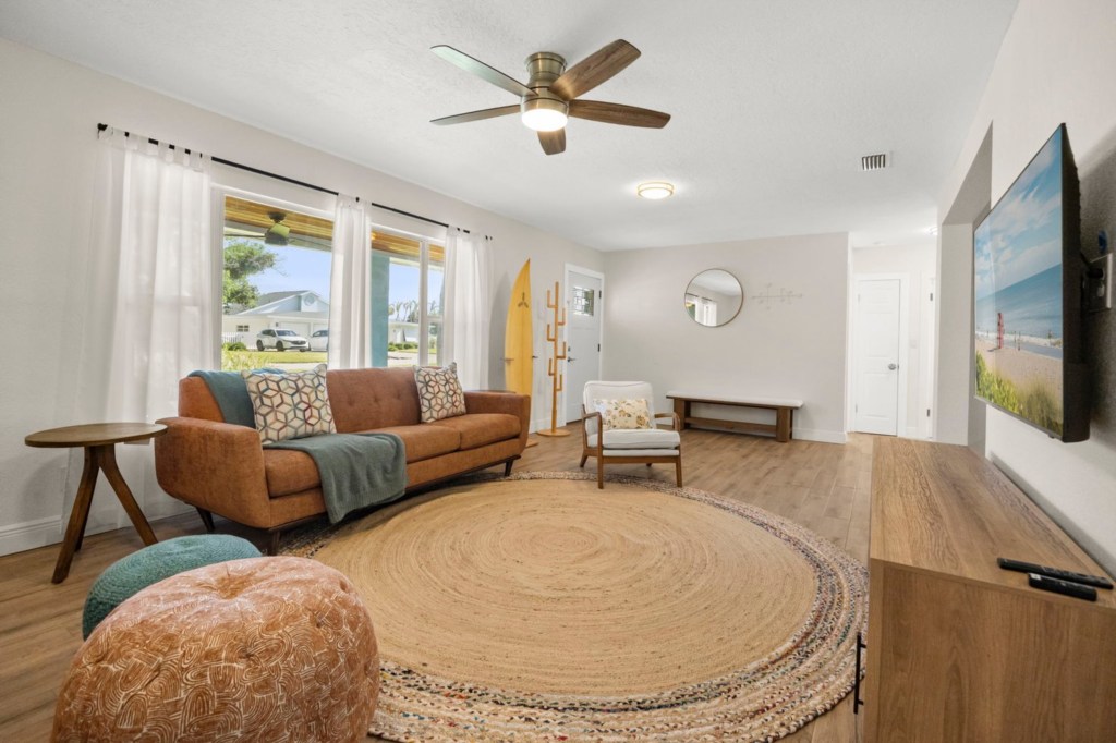 Family Room — 125 W Gadsden Lane, photo 11 of 48