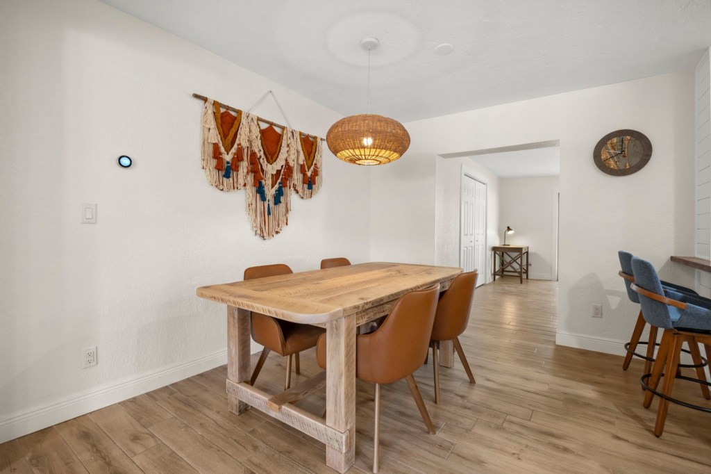 Dining Area — 125 W Gadsden Lane, photo 10 of 48