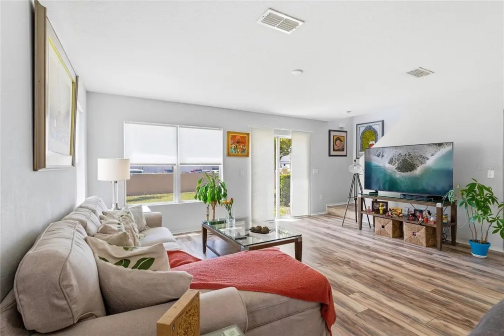 3 bedroom vacation townhouse at Compass Bay - Image 2