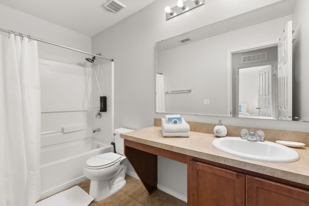 Bathroom — 3045 Seaview Castle Drive, photo 20 of 40