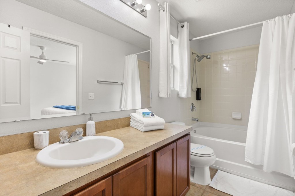 Bathroom — 3045 Seaview Castle Drive, photo 22 of 40