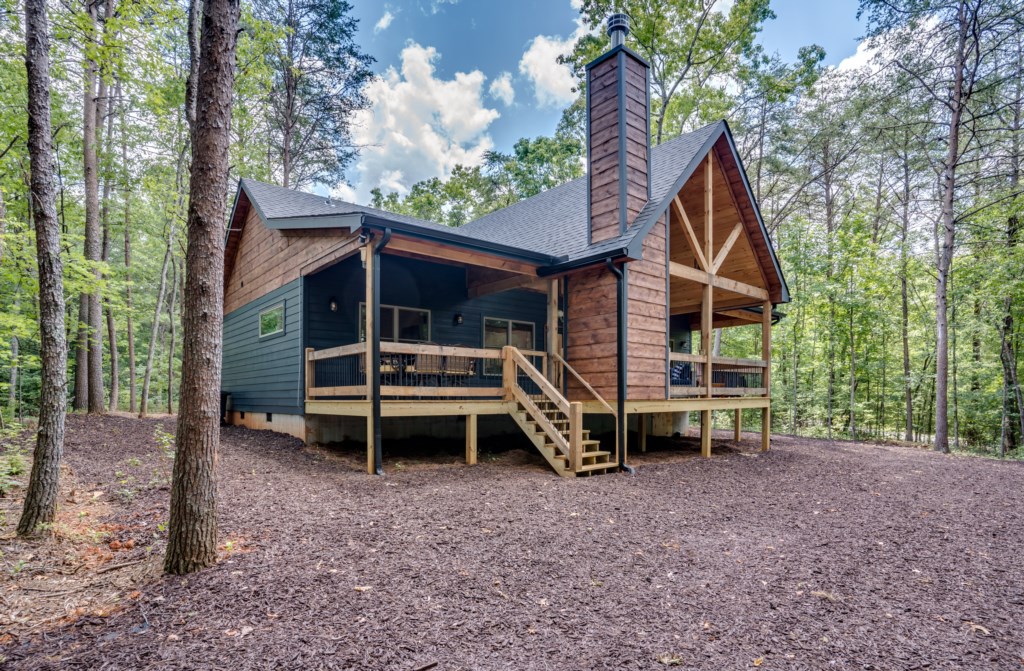 Charming wood cabin nestled in a serene forest setting, perfect for a tranquil getaway.