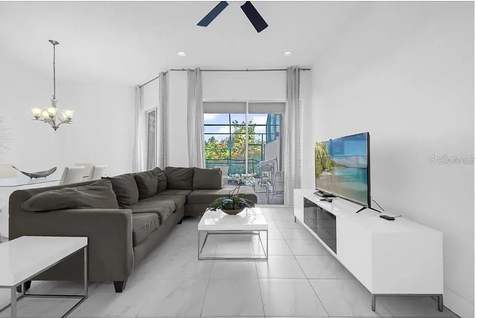 5 bedroom vacation townhouse at The Enclaves at Festival - Image 1