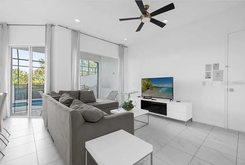 5 bedroom vacation townhouse at The Enclaves at Festival - Image 2