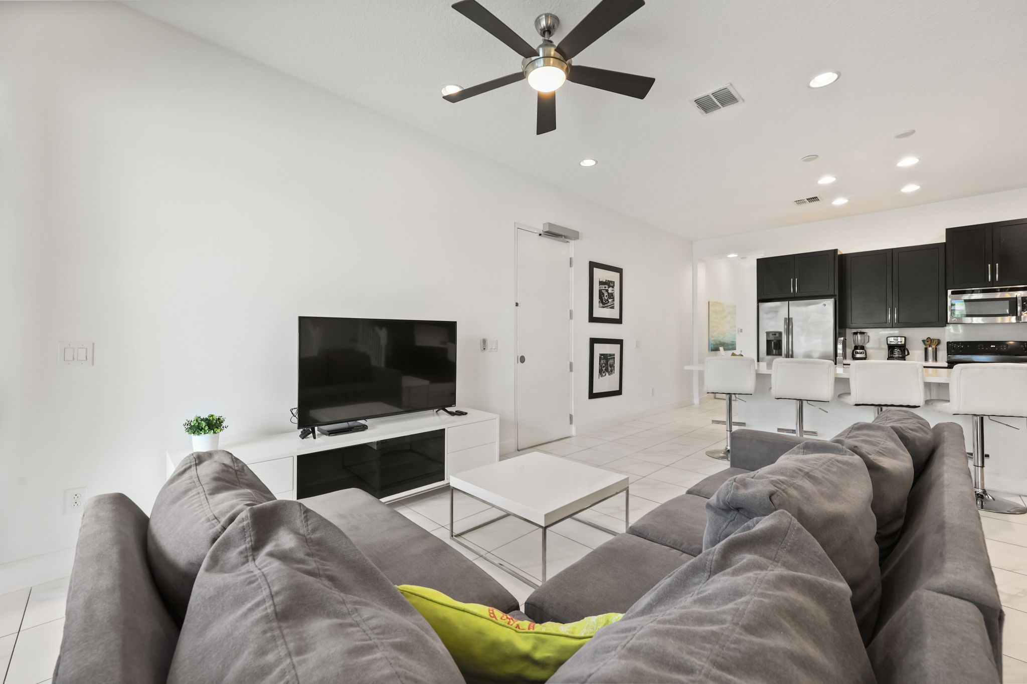 5 bedroom vacation townhouse at The Enclaves at Festival - Image 1