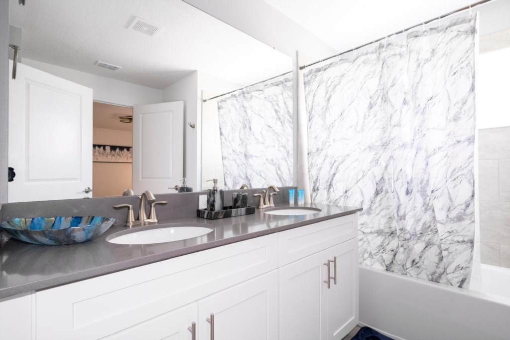 4 bedroom vacation townhouse at Storey Lake - Image 31