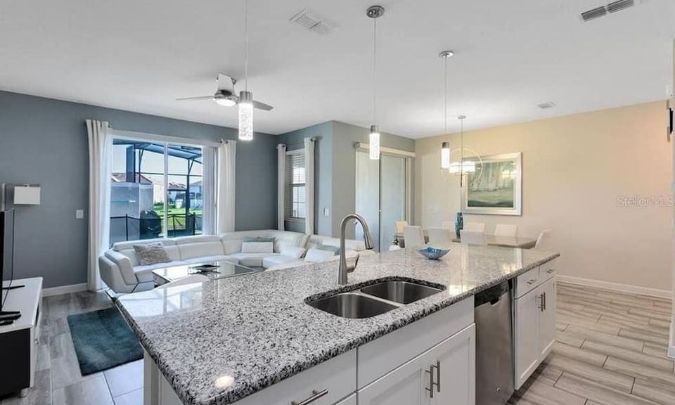 4 bedroom vacation townhouse at Storey Lake - Image 8