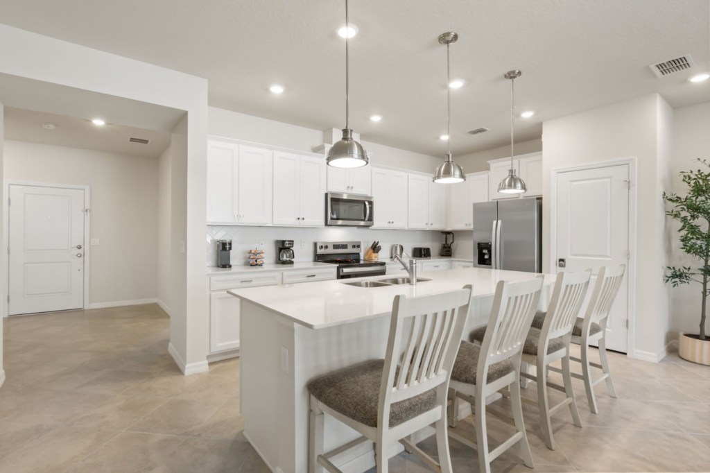 Kitchen — 16258 Coastal Cove Lane, photo 15 of 89