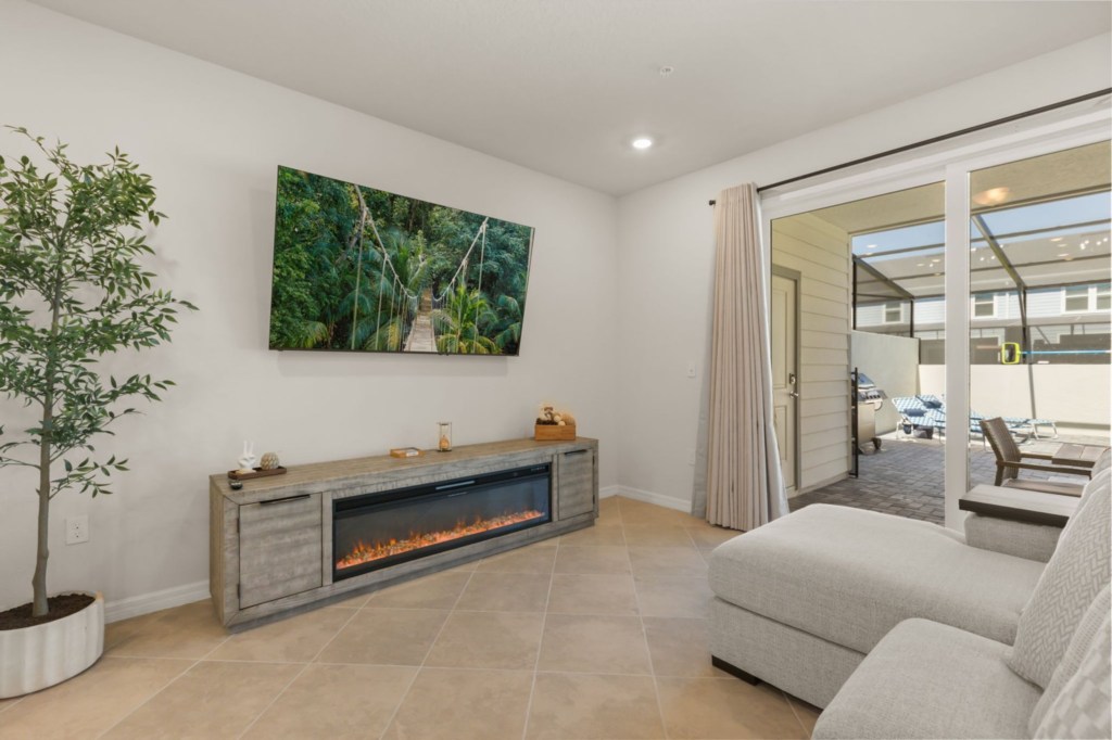Living area — 16258 Coastal Cove Lane, photo 7 of 89