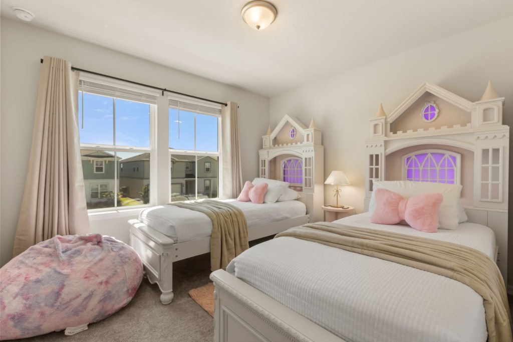 Princess - themed bedroom — 16258 Coastal Cove Lane, photo 31 of 89