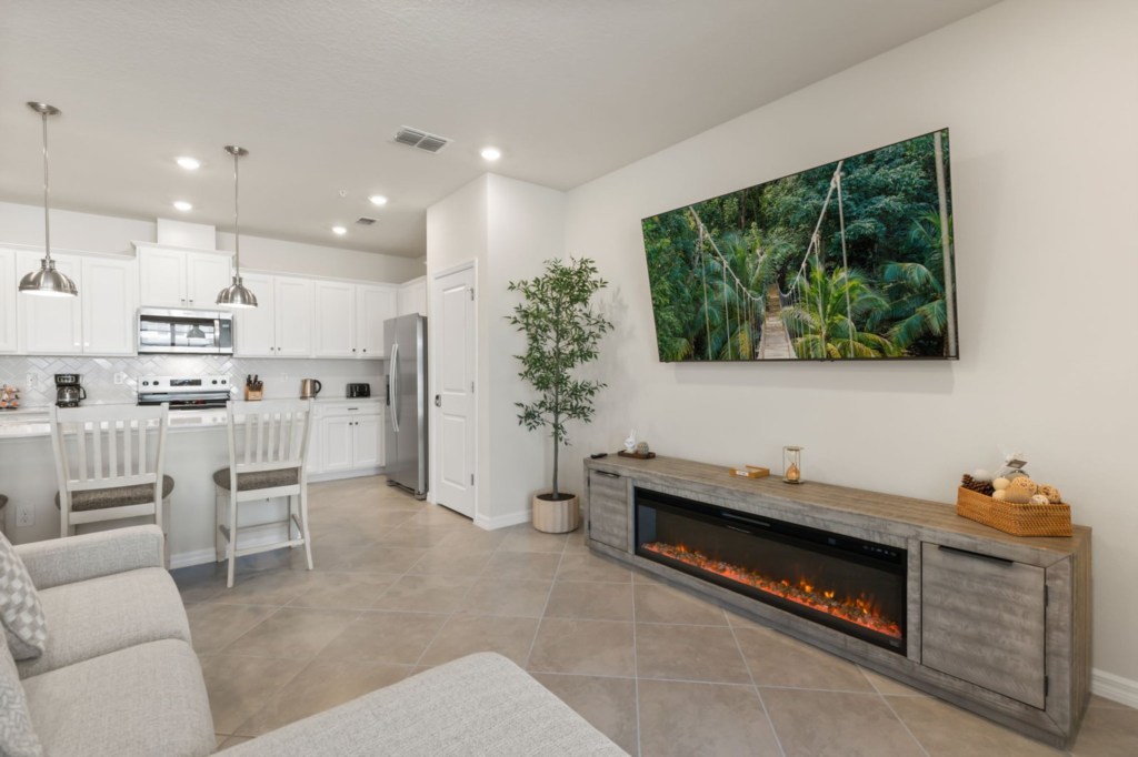 Living area — 16258 Coastal Cove Lane, photo 8 of 89
