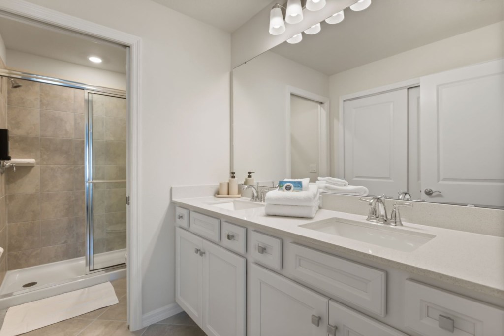 Bathroom — 16258 Coastal Cove Lane, photo 42 of 89