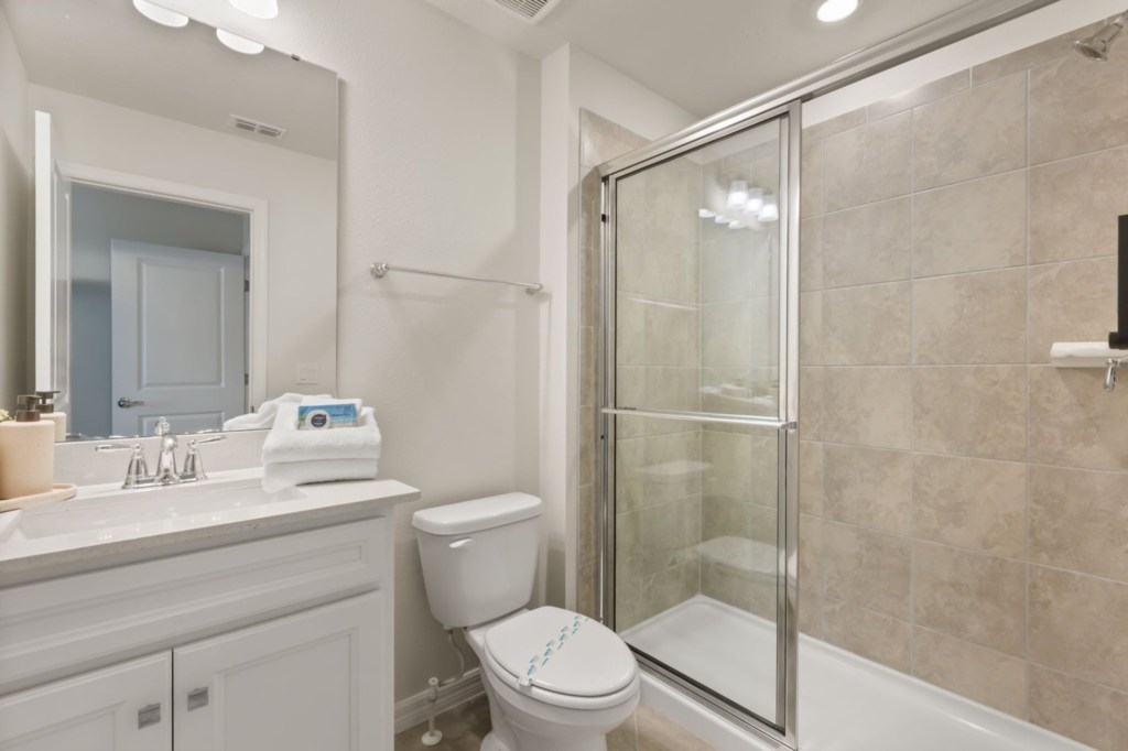 Bathroom — 16258 Coastal Cove Lane, photo 43 of 89