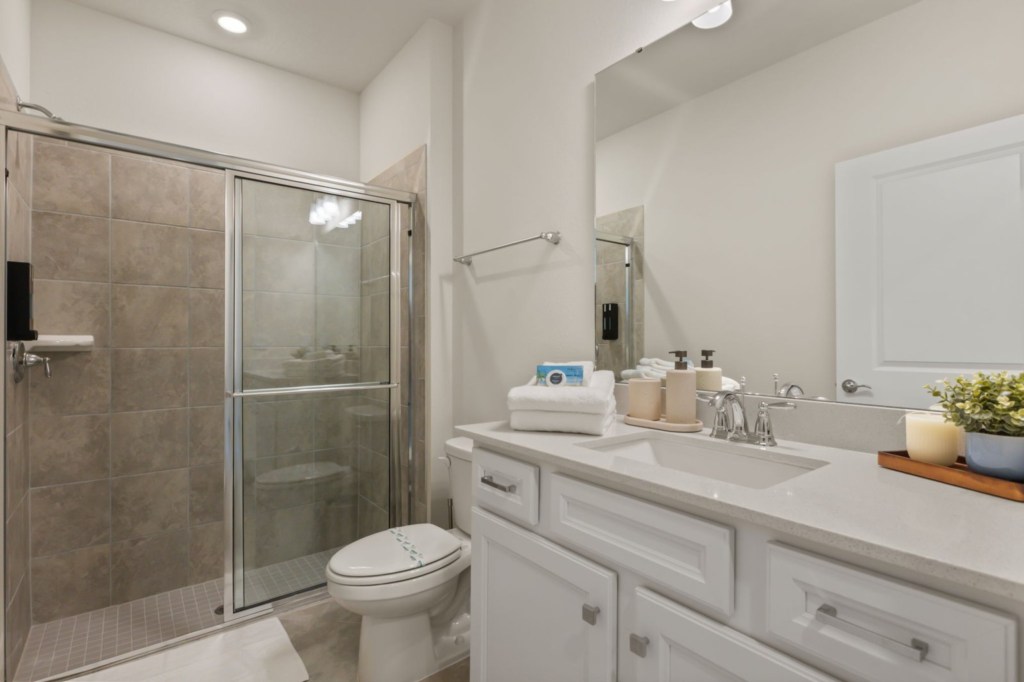Bathroom — 16258 Coastal Cove Lane, photo 44 of 89