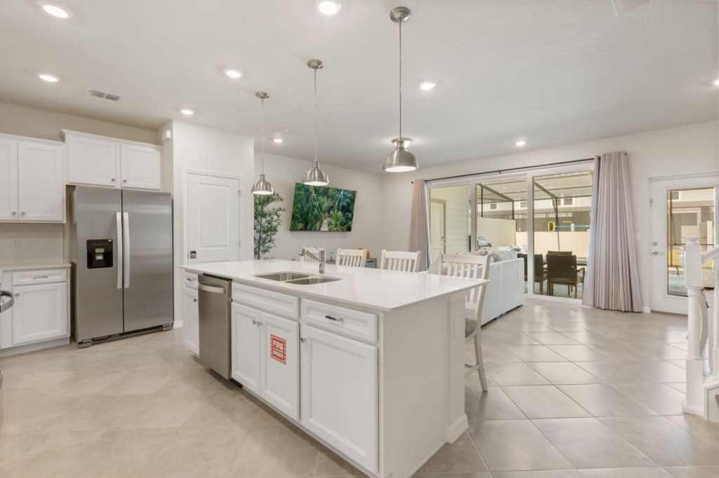 Kitchen — 16258 Coastal Cove Lane, photo 12 of 89