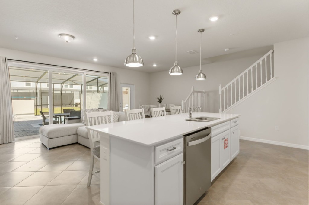 Kitchen — 16258 Coastal Cove Lane, photo 13 of 89