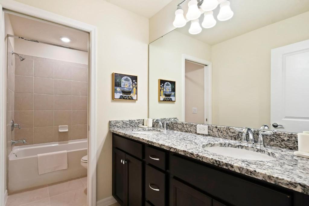 7 bedroom vacation house at Windsor Island Resort - Image 27