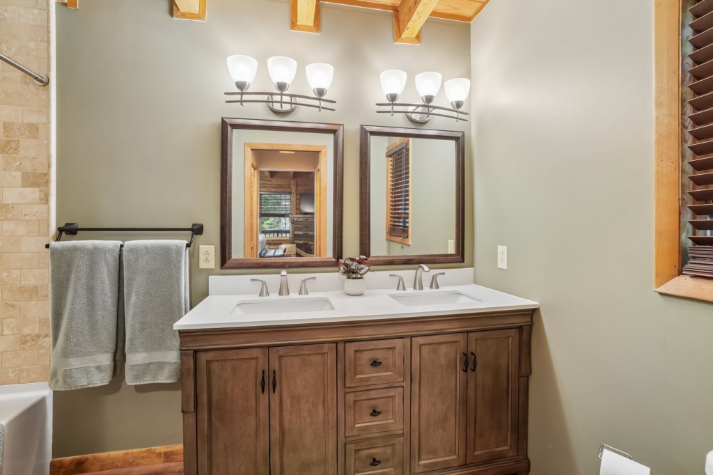 21-web-or-mls-GreerWy-S0508-021