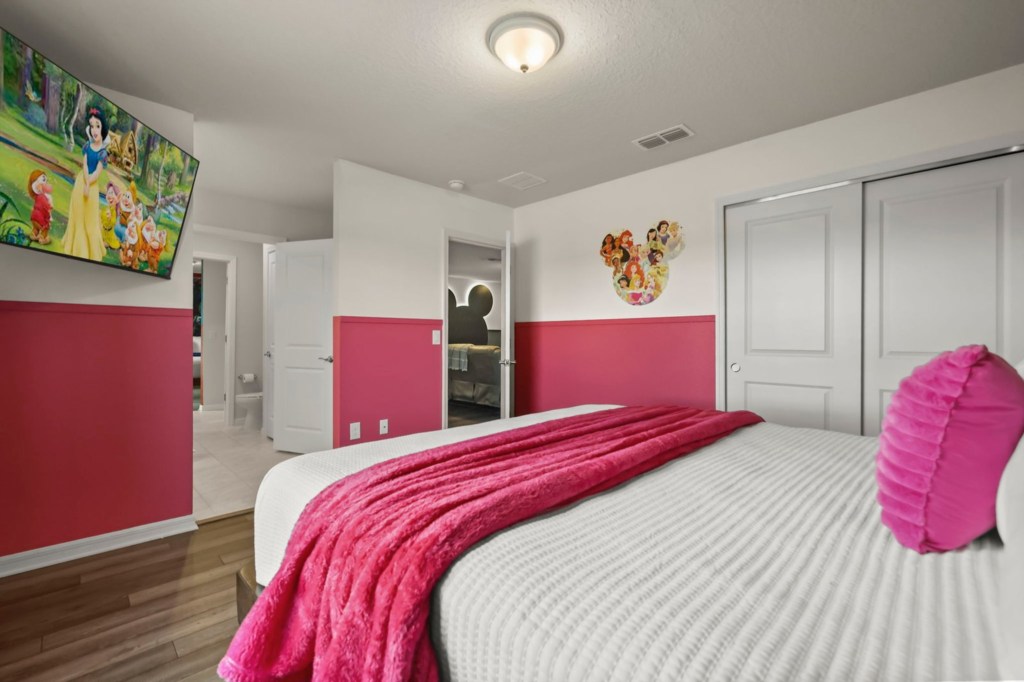 Princesses - themed bedroom — 15996 Sandy Cliffs Drive, photo 24 of 84
