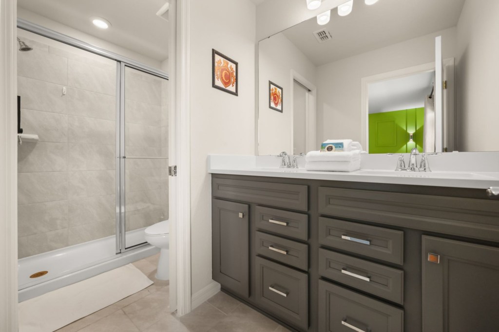 Bathroom — 15996 Sandy Cliffs Drive, photo 35 of 84