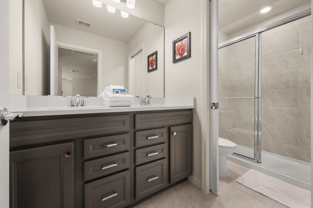 Bathroom — 15996 Sandy Cliffs Drive, photo 36 of 84