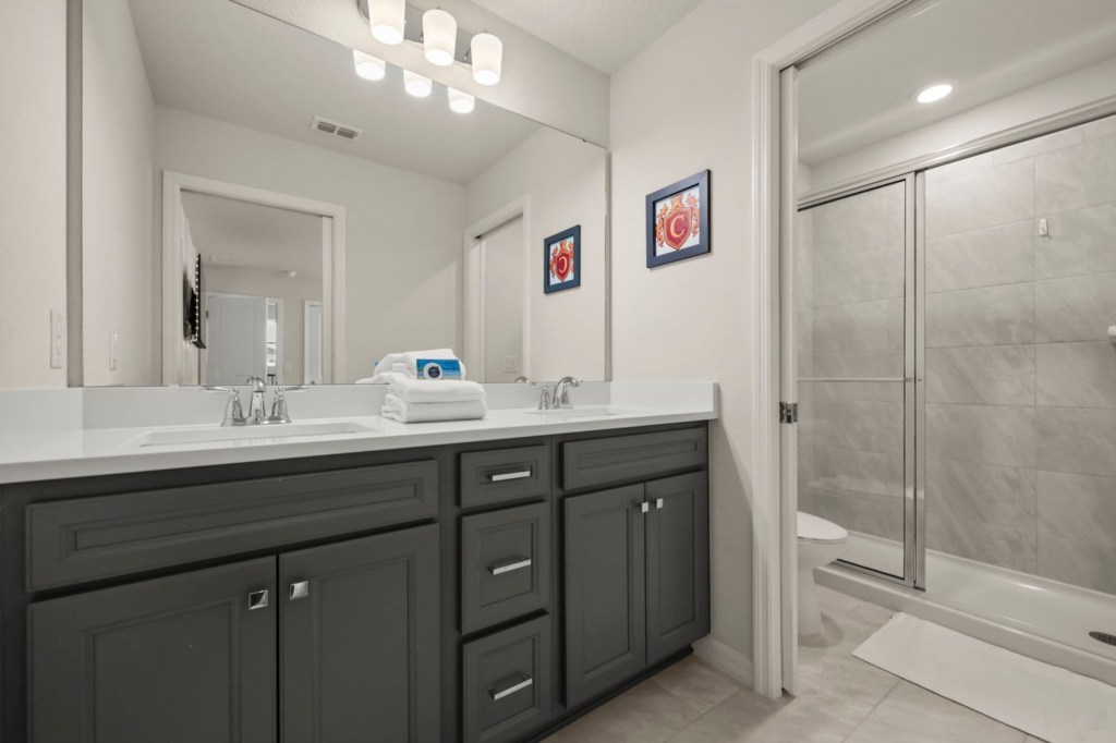 Bathroom — 15996 Sandy Cliffs Drive, photo 40 of 84