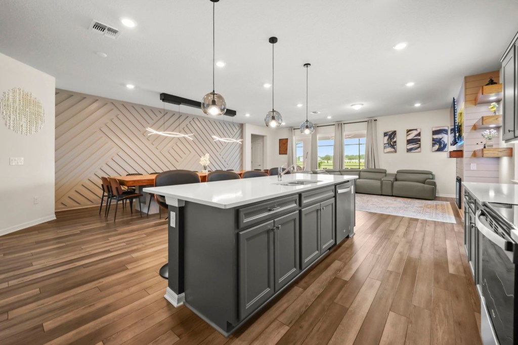 Kitchen — 15996 Sandy Cliffs Drive, photo 9 of 84