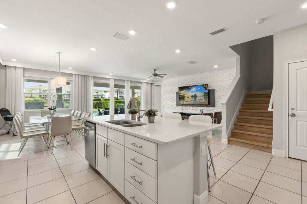 Kitchen — 256 Auburn Avenue, photo 9 of 68