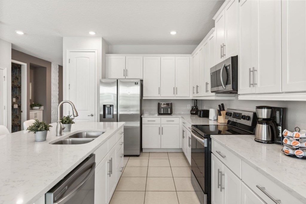 Kitchen — 256 Auburn Avenue, photo 14 of 68