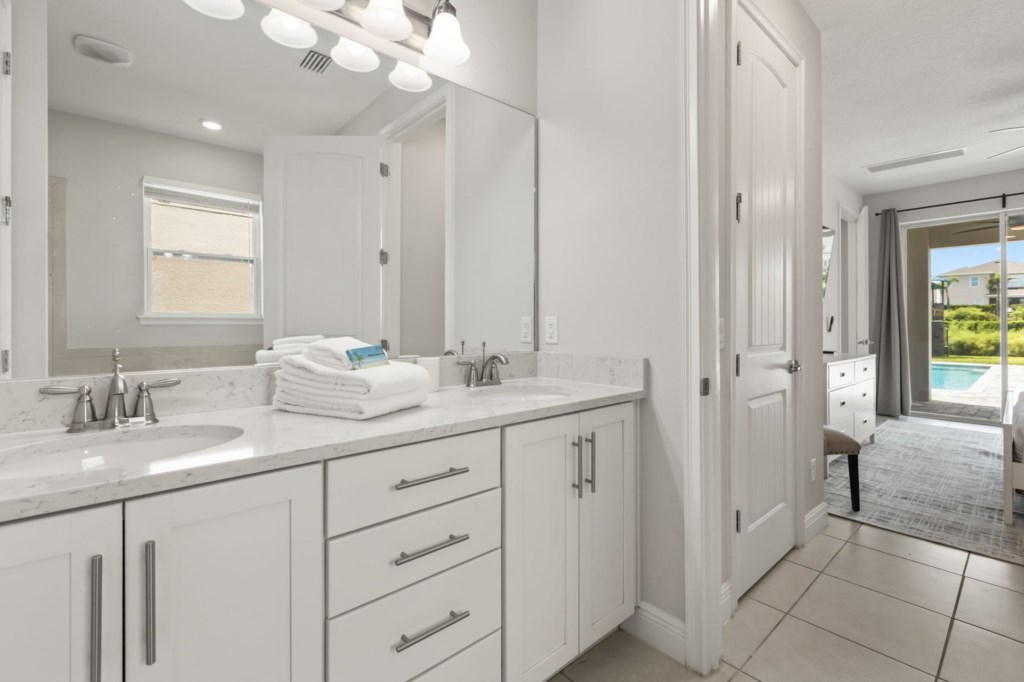 Bathroom — 256 Auburn Avenue, photo 56 of 68