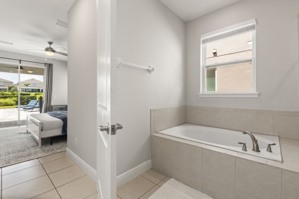 Bathroom — 256 Auburn Avenue, photo 57 of 68