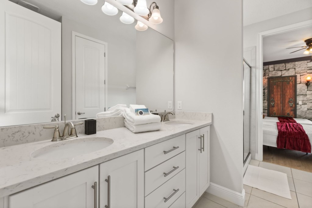 Bathroom — 256 Auburn Avenue, photo 60 of 68