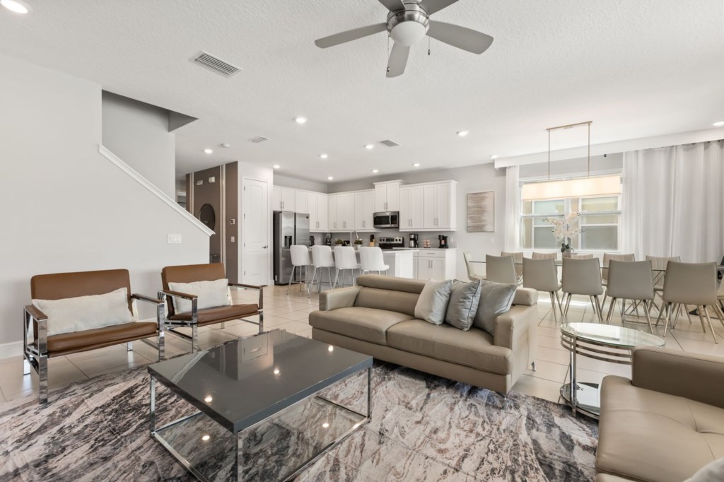 Living Room — 256 Auburn Avenue, photo 6 of 68