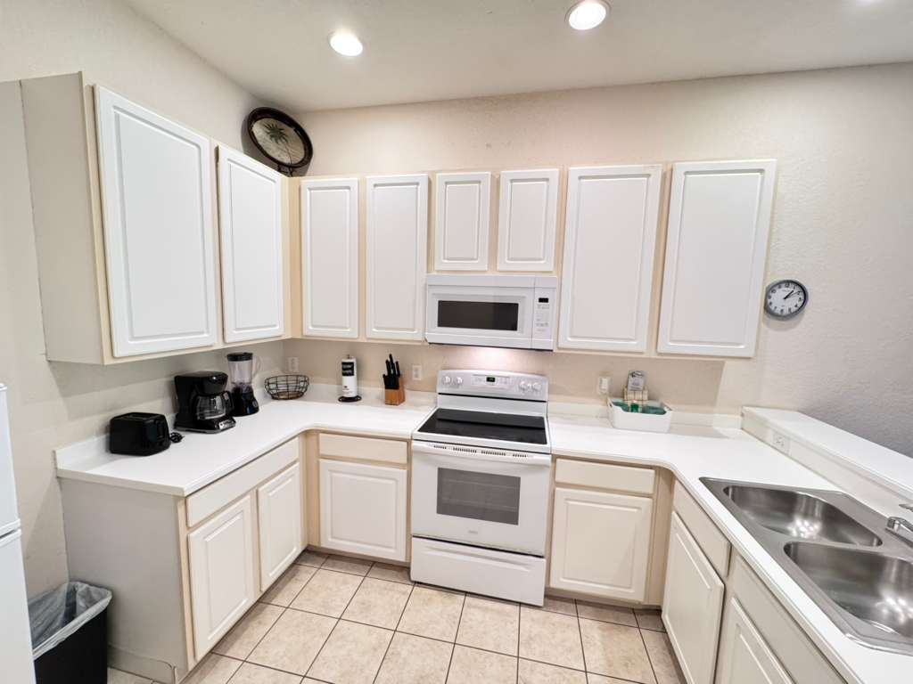 3 bedroom vacation apartment at Bahama Bay - Image 8