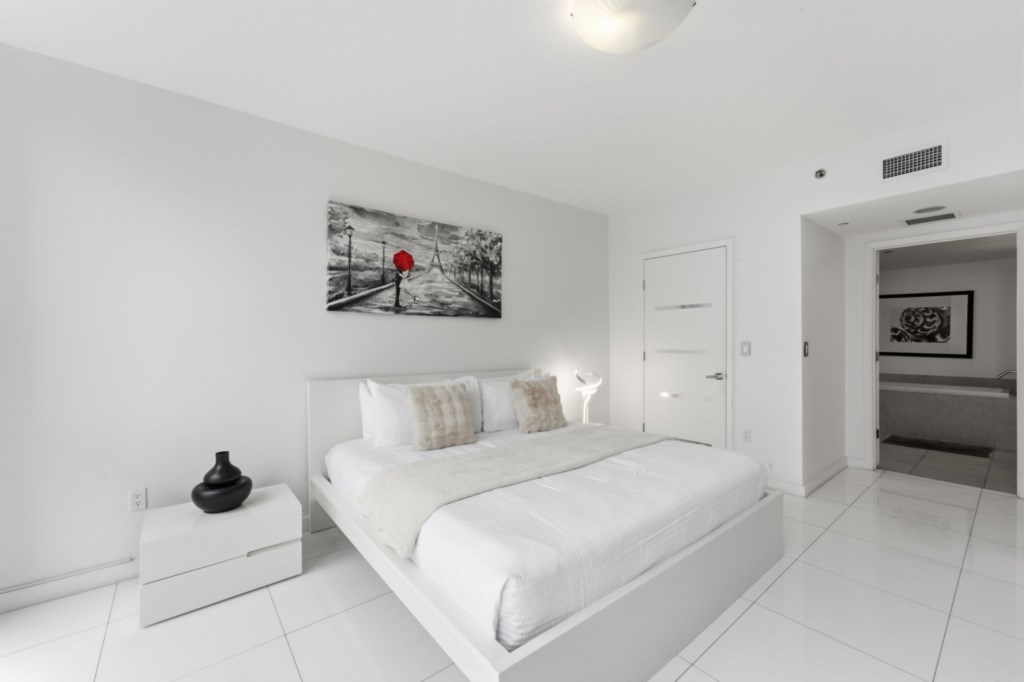2 bedroom vacation apartment at Iconbrickell - Image 13