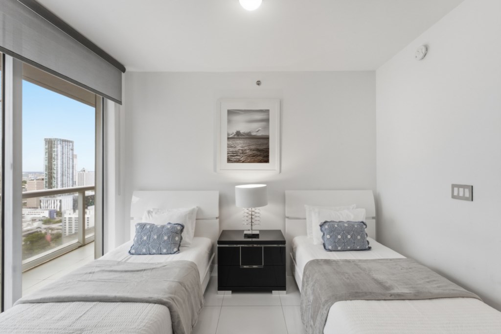 2 bedroom vacation apartment at Iconbrickell - Image 17